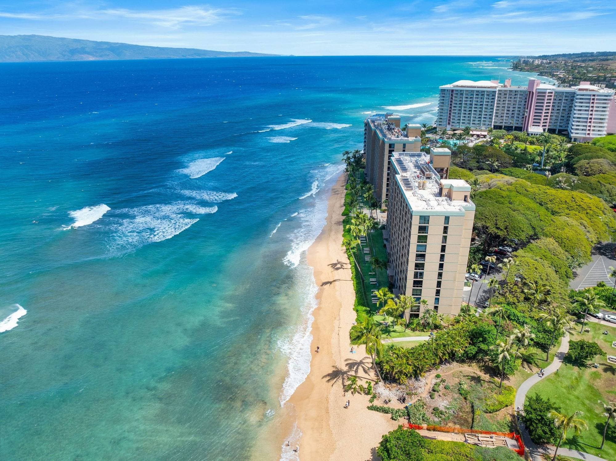 Turquoise coastline water along the Kaanapali coastline